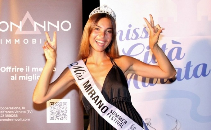 A Miss Mirano Summer Festival per Miss Città Murata su 30 partecipanti vince la coroncina Laura di Camponogara