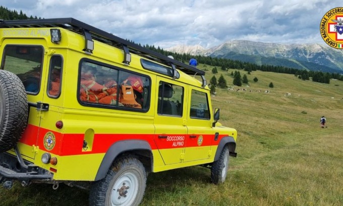 Due escursionisti veneziani imboccano il sentiero sbagliato e si perdono nel bosco