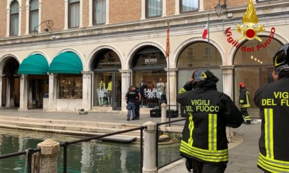 Trolley incustodito a Sestiere San Marco: scatta l’allarme bomba