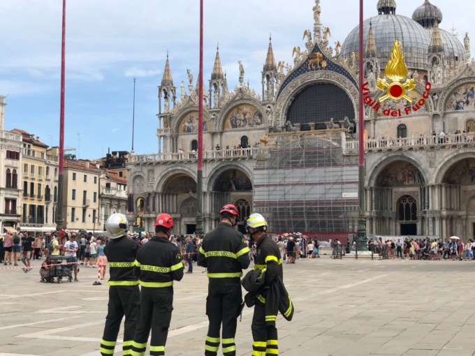 Foto e video del sopralluogo al campanile di San Marco dopo i distacchi di frammenti