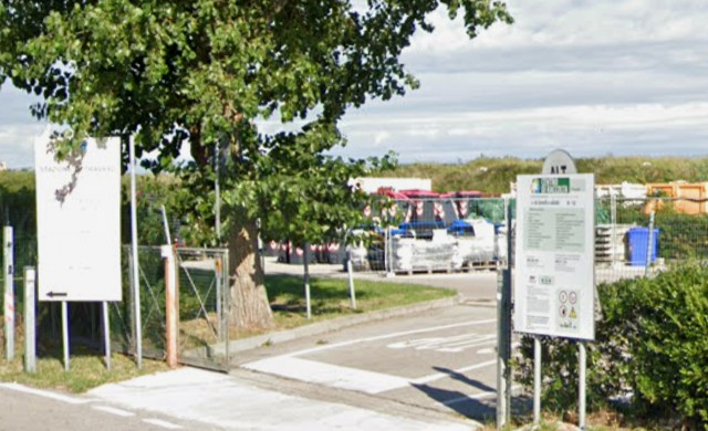 Chioggia, razzo di segnalazione scoppia nella stazione di travaso: dipendente evita l’incendio