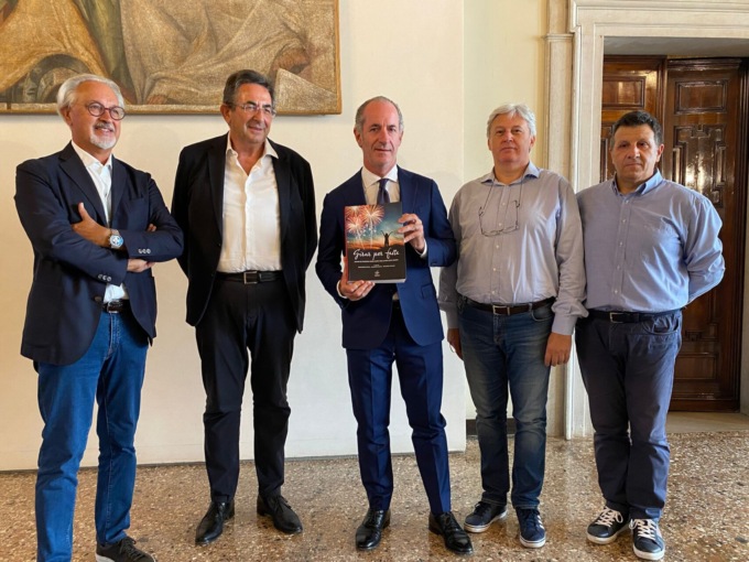 Presentato a Venezia il volume “Girar per feste”, Zaia: “Appuntamenti e tradizioni che raccontano chi siamo”