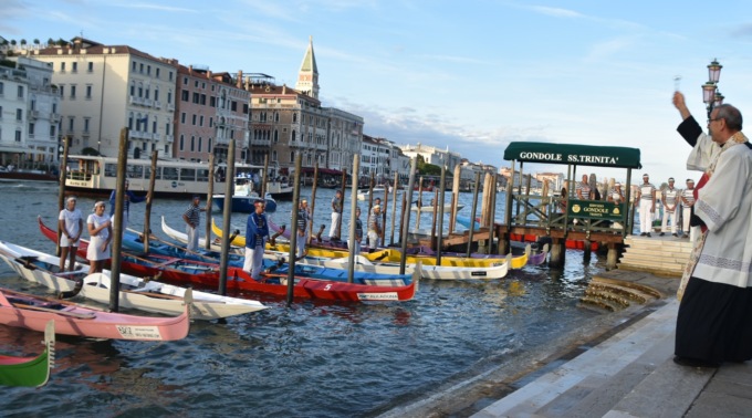 Regata Storica 2022: dopo la tradizionale benedizione delle imbarcazioni ora c’è grande attesa per la gara