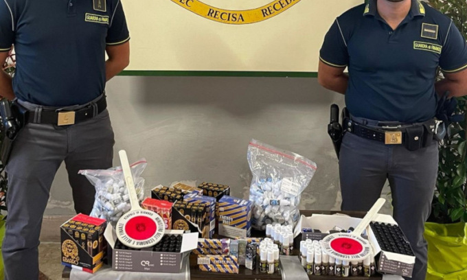 Sigarette elettroniche, scoperto mercato illegale di nicotina liquida