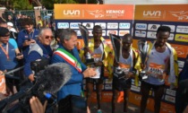 In quindicimila alla 36esima Venice Marathon, vincono l'ugandese Mutai e la keniana Karimi