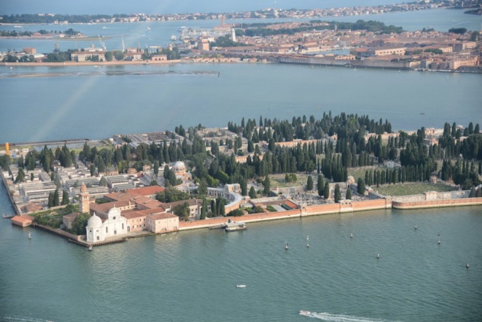 432 nuovi ossari per il cimitero del Lido di Venezia, l’Amministrazione comunale: “Un atto di cura e rispetto per chi non c’è più”