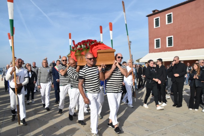 A Pellestrina l’ultimo saluto al re del remo Sergio Tagliapietra “Ciaci”