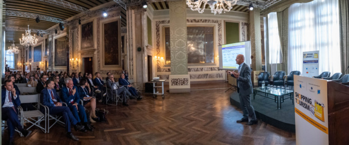 Con la ripresa dei viaggi riparte lo shopping tourism in Italia: video e foto del forum a Venezia