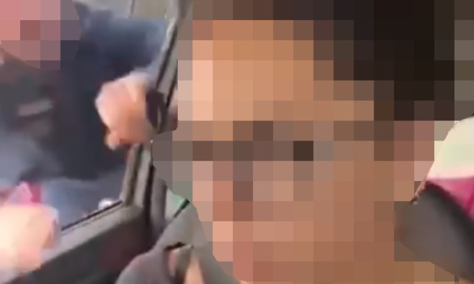 26enne in diretta social forza posto di blocco, sperona la Polizia e si taglia le vene