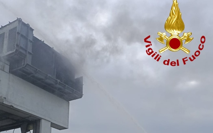 Condizionatore di un edificio dismesso prende fuoco: paura in via Malcontenta