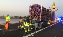 Incidente mortale in A4 a Portogruaro: conducente incastrato sotto il rimorchio di un camion
