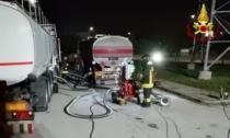 Camion che trasporta gasolio si blocca allo svincolo di Portogruaro