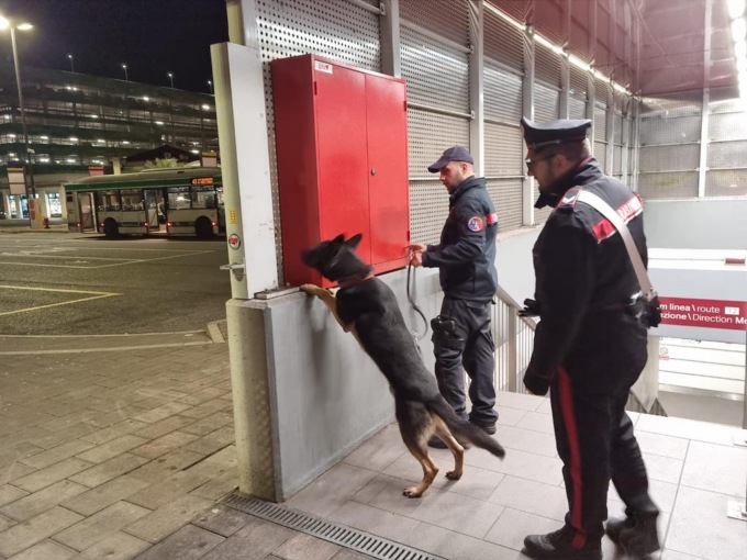 “Viaggio” nelle zone “calde” di Mestre tra spacciatori, armi e condannati per maltrattamenti in famiglia