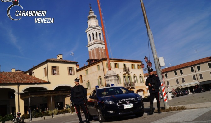 Mirano, aggredisce una donna e tenta di violentarla nel sottopasso della ciclopedonale: arrestato minorenne