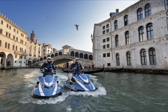 Venezia è la regina del calendario 2023 della Polizia di Stato