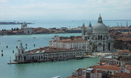 Ticket d'accesso a Venezia dal 25 aprile, risolto il problema delle comitive: ecco come prenotare