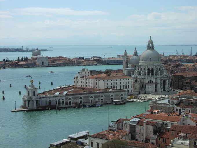Ticket d’accesso a Venezia dal 25 aprile, risolto il problema delle comitive: ecco come prenotare
