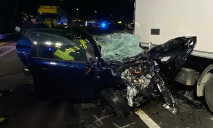 Tragico tamponamento tra auto e camion sulla Romea: morta una donna