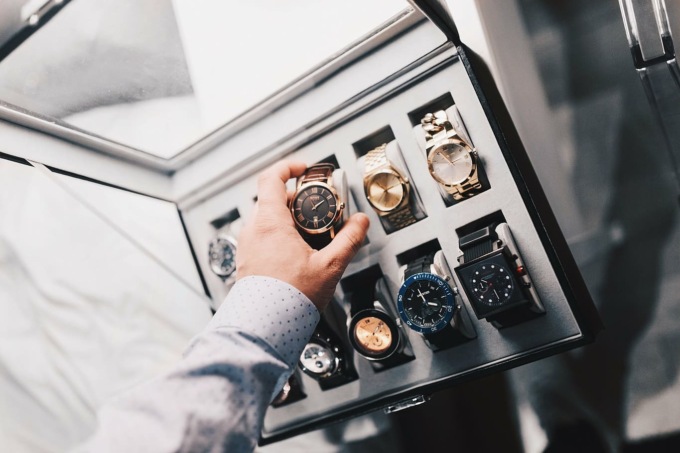 Orologi di lusso “invisibili” al fisco (importati dalla Cina): smantellato un complesso sistema per raggirare lo Stato