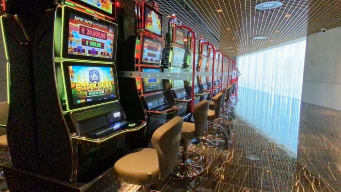 Gli 007 del Casinò di Venezia beccano il cassiere “manolesta” che si intascava le mance