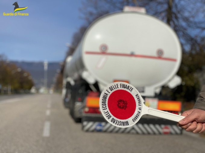 Dipendente infedele manomette deposito di gasolio per far “sparire” 13mila litri di carburante