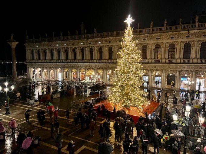 Natale a Venezia 2022: pattinaggio in San Polo, villaggio di Babbo al Lido… e poi? Ecco il calendario completo