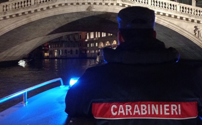 Egiziana ruba deruba una turista a Venezia ma il marito eroe della vittima la blocca e la fa arrestare