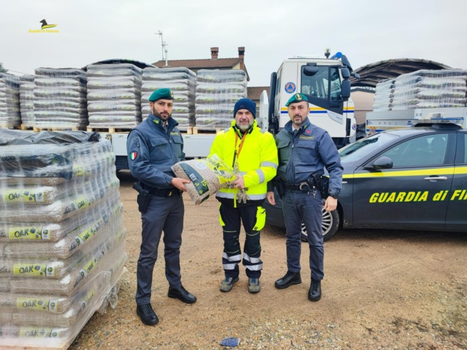 Guardia di Finanzia Venezia: donati in beneficenza 200 quintali di pellet