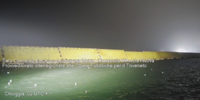 Acqua alta a 120 cm, Venezia ancora salva: ma spendiamo 250mila euro ogni volta che il Mose si solleva