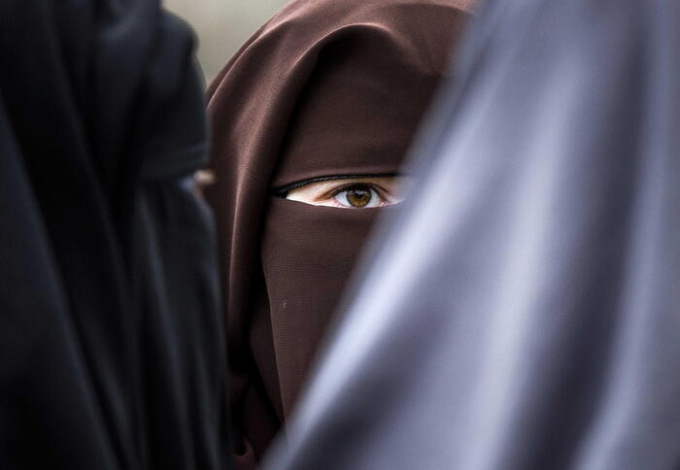 Umiliata e massacrata da due donne italiane solo perché indossa il velo: ecco chi ha aggredito la giovane bengalese