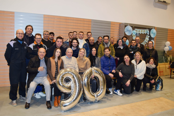 Rolando Antolini taglia l’importante traguardo dei 90 anni: una vita tra le automobili