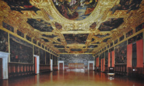 Violenta lite tra turisti cafoni a Palazzo Ducale: sfiorati i capolavori di Veronese, Jacopo e Domenico Tintoretto