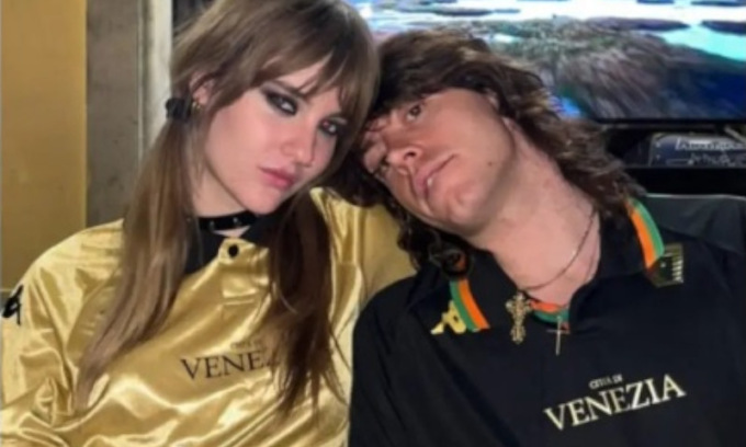 Victoria De Angelis dei Måneskin “testimonial” (per un giorno) del Venezia Fc