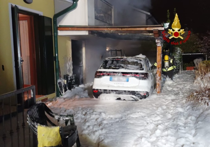 Termocoperta “killer” prende fuoco e genera un incendio: 4 ore di terrore a San Donà di Piave