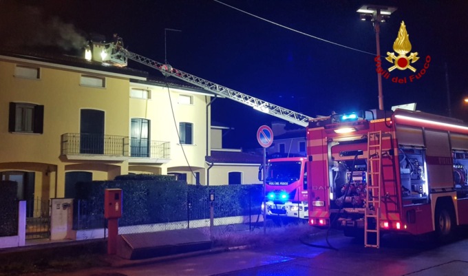 Notte di paura a Noventa di Piave per l’incendio di una canna fumaria