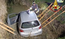 Drammatico incidente a Fossalta: anziano perde il controllo dell'auto e "vola" in un canale