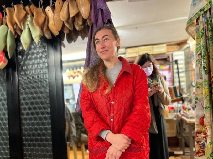 Viaggio nella bottega artigiana di Daniela Ghezzo: ecco come si creano le scarpe più famose al mondo