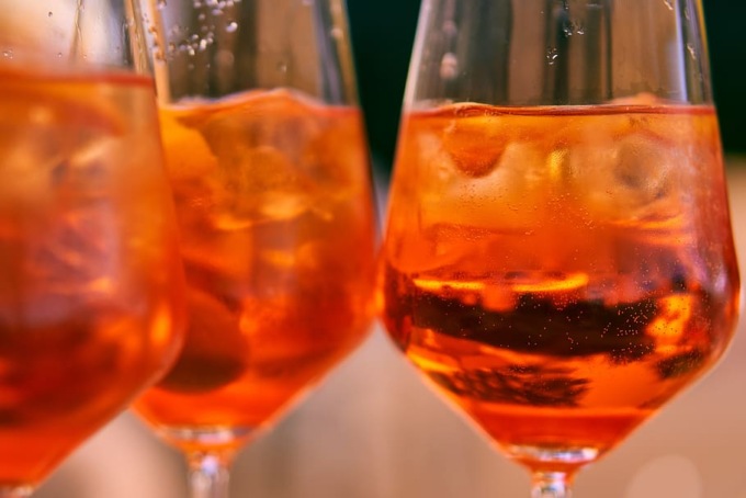 Licenziato per aver bevuto spritz durante il turno di lavoro
