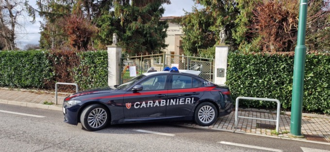 Weekend “al fresco” per la straniera con le mani di fata: pizzicata a rovistare negli armadi della scuola