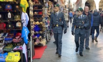 Carnevale irregolare: nella festa privata in un palazzo nobiliare, personale in nero (col reddito di cittadinanza)