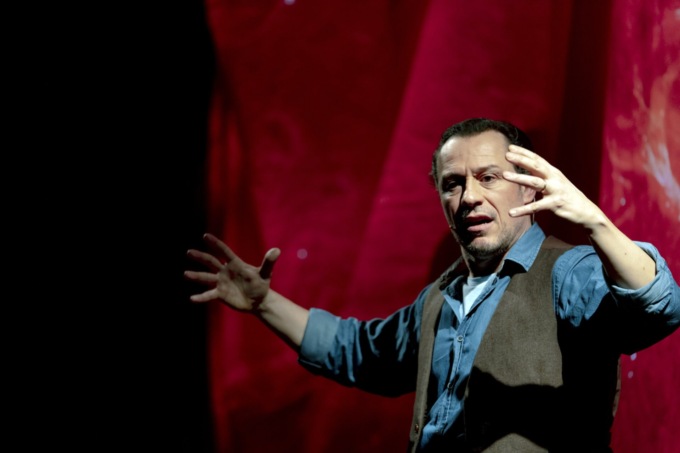 Stagione di prosa al Teatro Toniolo: tutto pronto per lo spettacolo di Stefano Accorsi