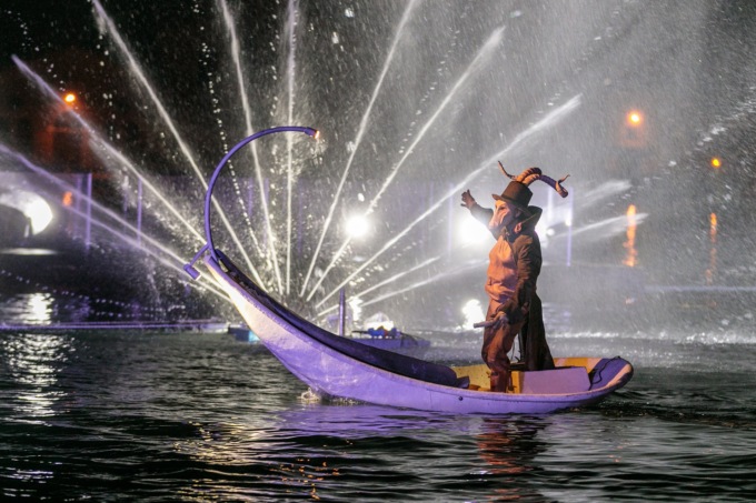 Carnevale 2024: la gallery delle 12 Marie al debutto e lo spettacolo d’acqua in Arsenale