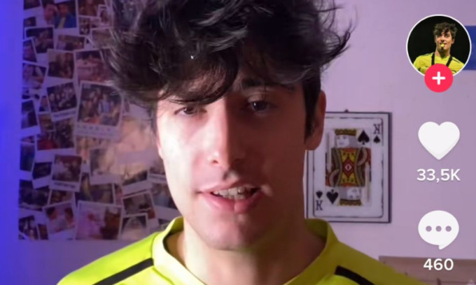 L’arbitro di TikTok sfida il regolamento e commenta le partite sui social