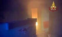 In fiamme un chiosco dell'ex stabilimento dell'Aeronautica a Sottomarina