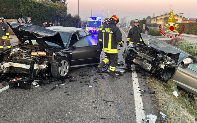 Drammatico incidente a Scorzè: le foto del frontale tra due auto