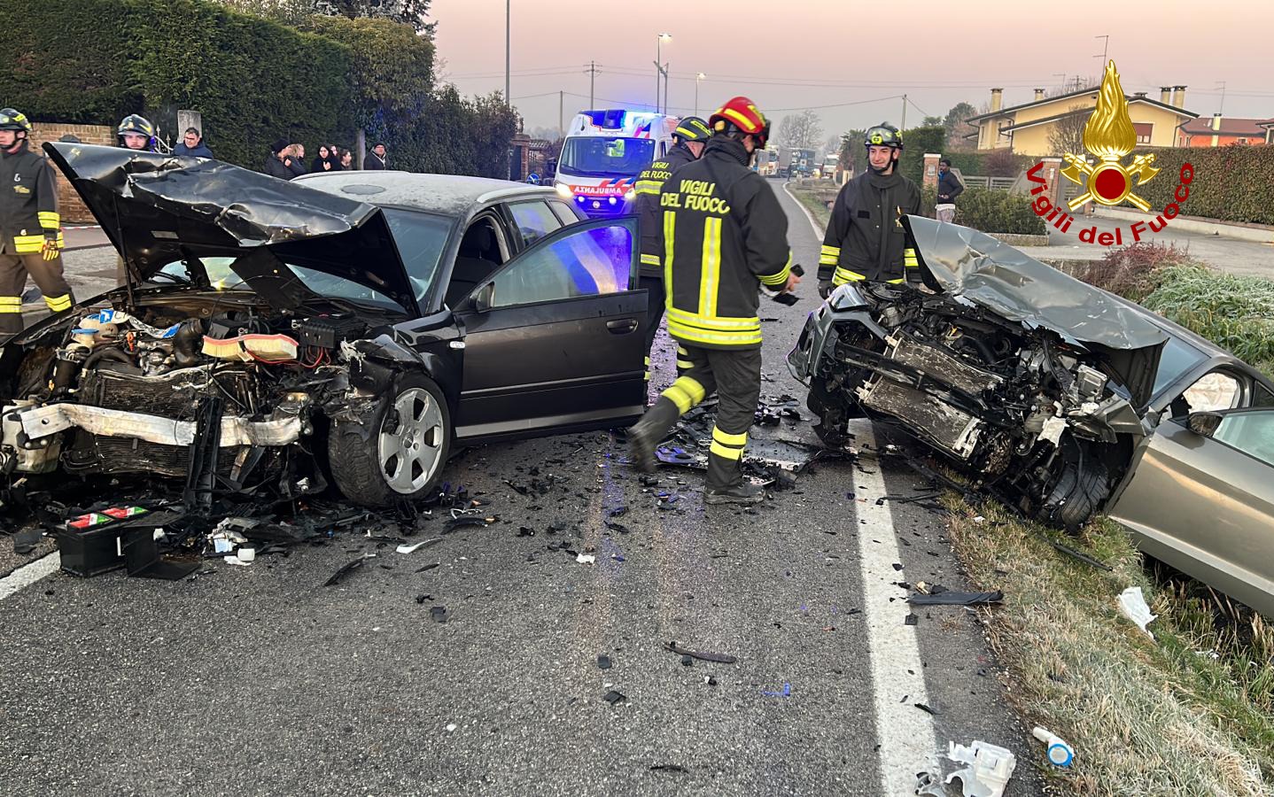 Drammatico incidente a Scorzè: le foto del frontale tra due auto ...