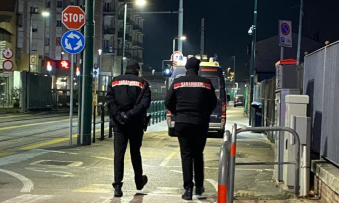 La violenta lite tra due stranieri finisce nel sangue: 28enne nigeriano accoltellato