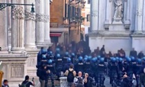 Venezia blindata per un "pugno" di manifestanti: è polemica