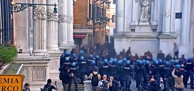 Venezia blindata per un “pugno” di manifestanti: è polemica