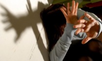 Abusi e maltrattamenti sulla figlia disabile, condannati il patrigno e la compagna